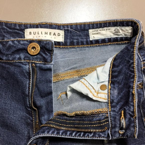 Bullhead Denim Co  Shorts Size 5 Juniors Mid Rise Distressed Womens Cuffed Hems - Picture 3 of 8
